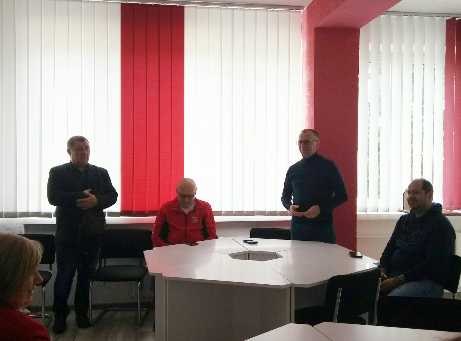 Єжи Лужняк - Президент міста Єлєня Гура, Войцек Хаджі - Секретар міської ради міста Єлєня Гура, Деміан Костка - керівник офісу Президента та представник міської ради Тернополя пан В. В. Кашинський 